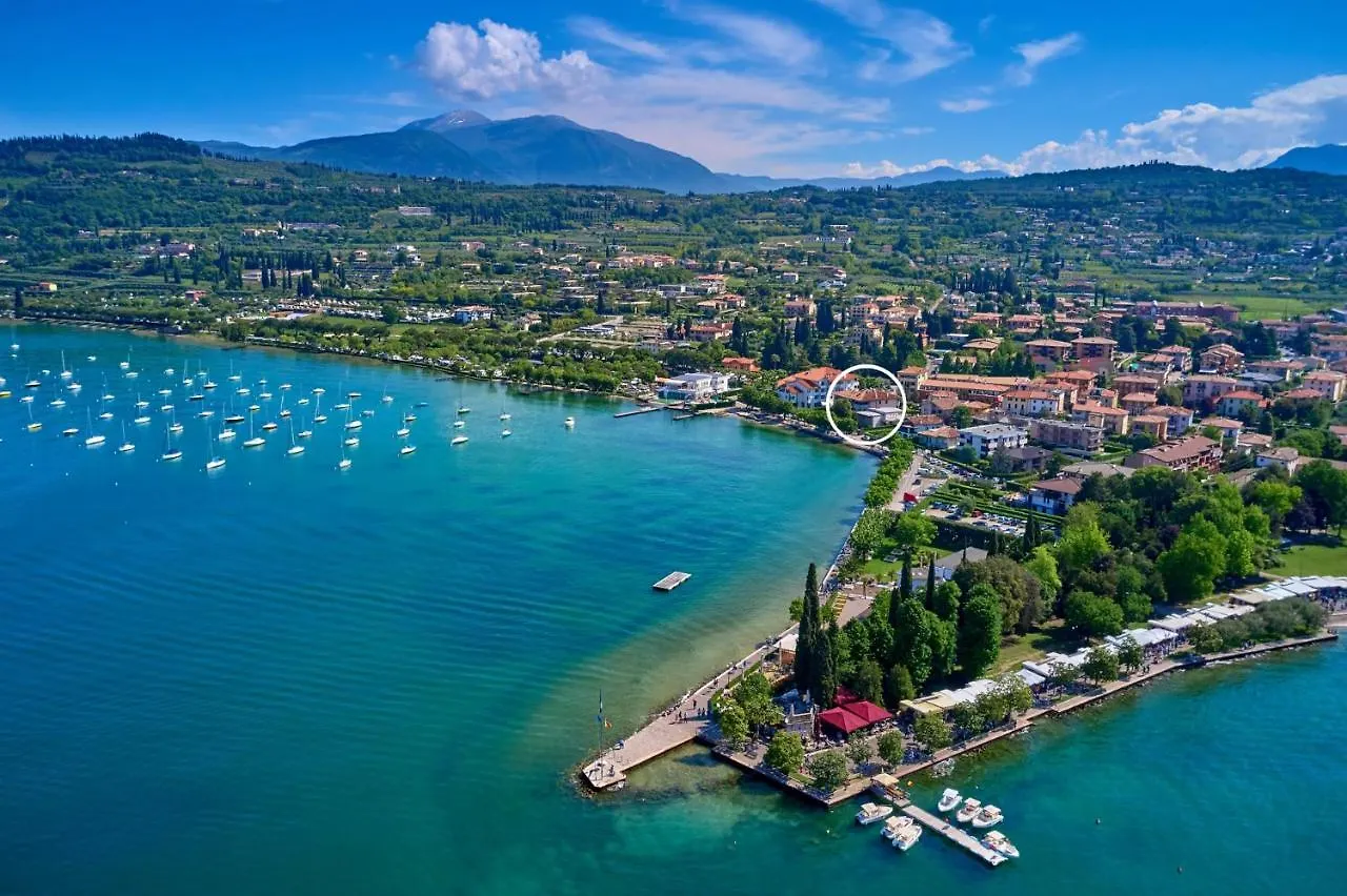 Apartment Front Lake Studio With Loft Bed And Pool Bardolino Italy