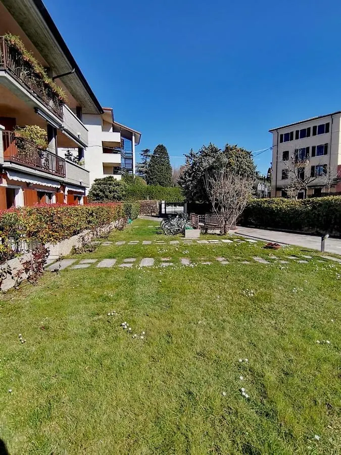 Front Lake Studio With Loft Bed And Pool Bardolino Apartment