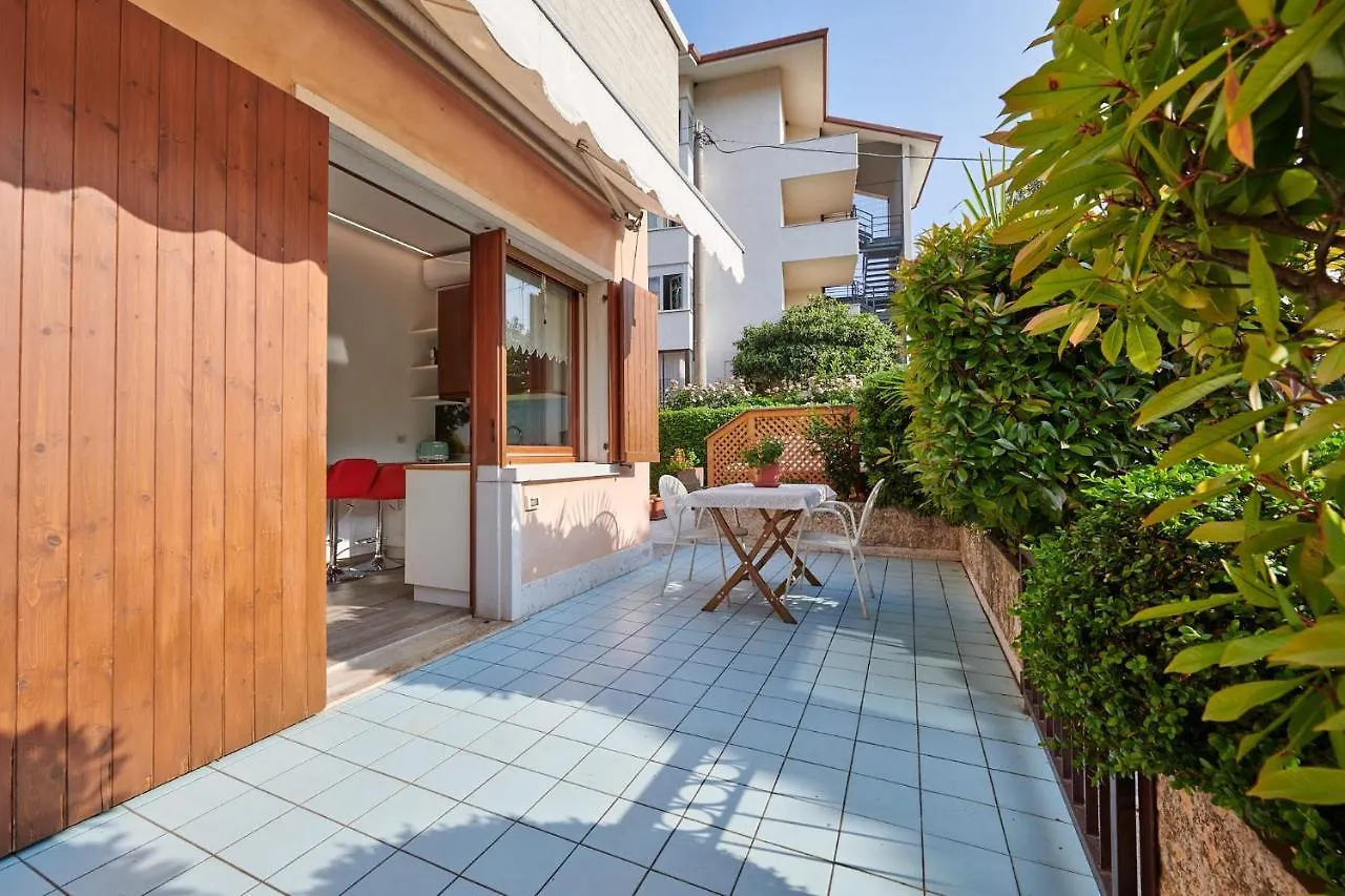 Front Lake Studio With Loft Bed And Pool Bardolino