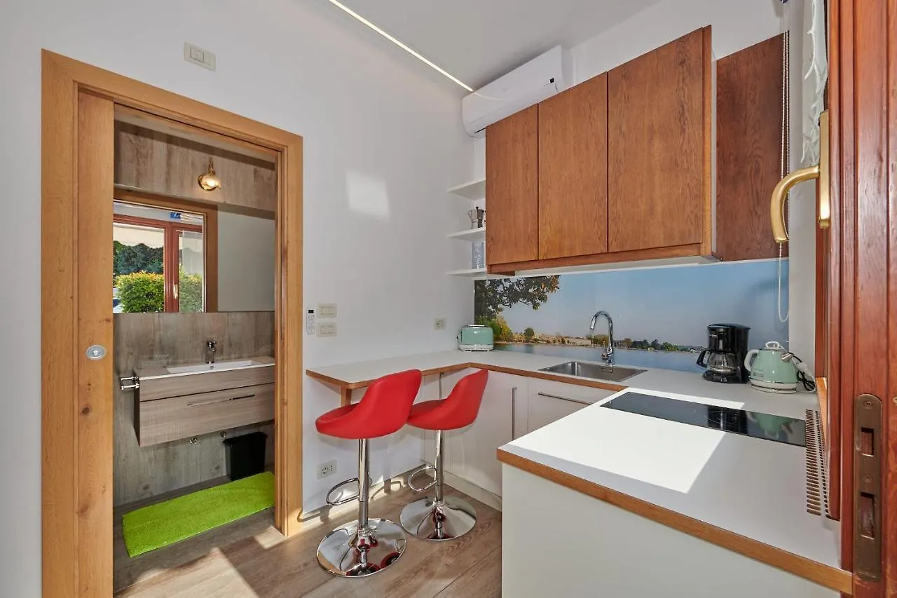 Front Lake Studio With Loft Bed And Pool Bardolino 0*,