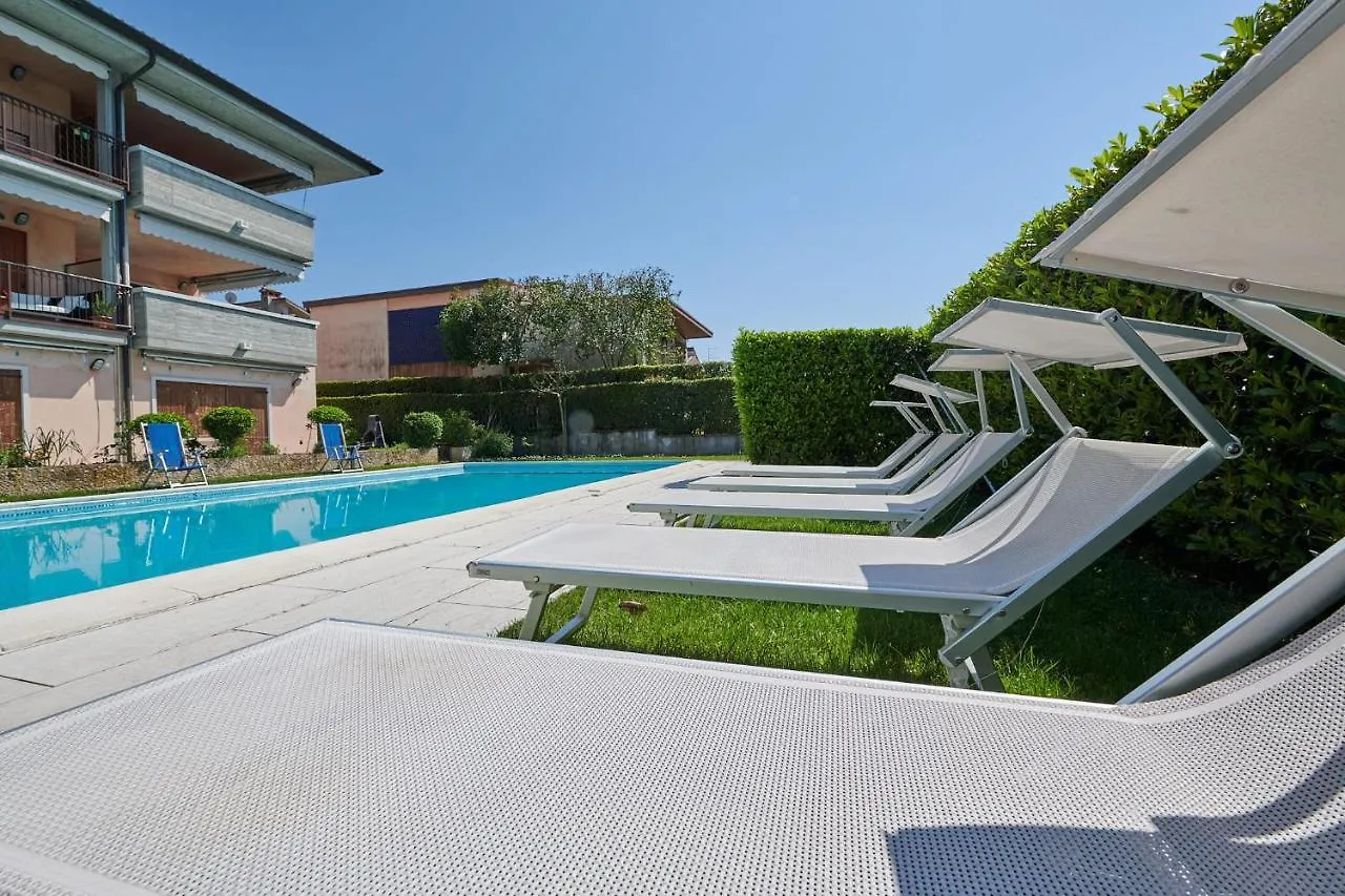 Front Lake Studio With Loft Bed And Pool Bardolino Italy