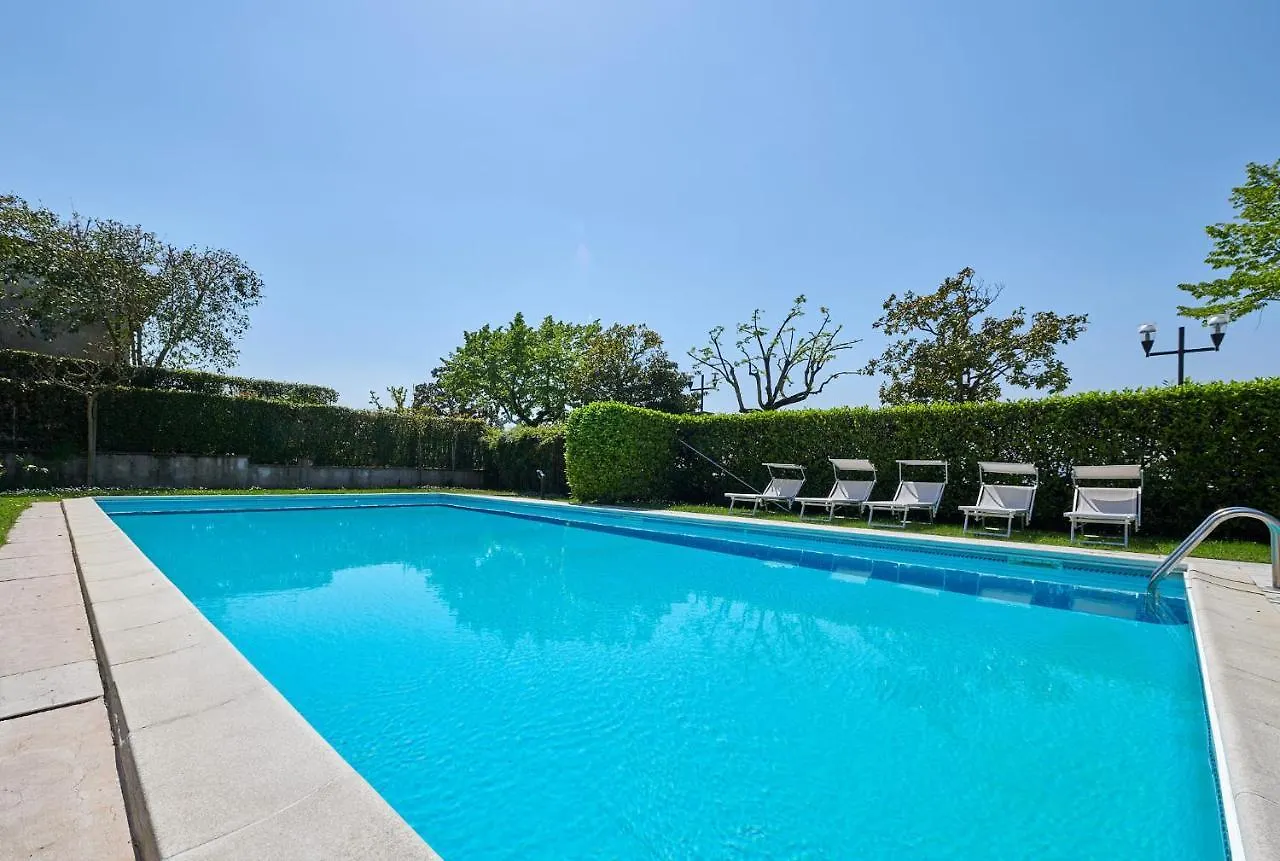Apartment Front Lake Studio With Loft Bed And Pool Bardolino