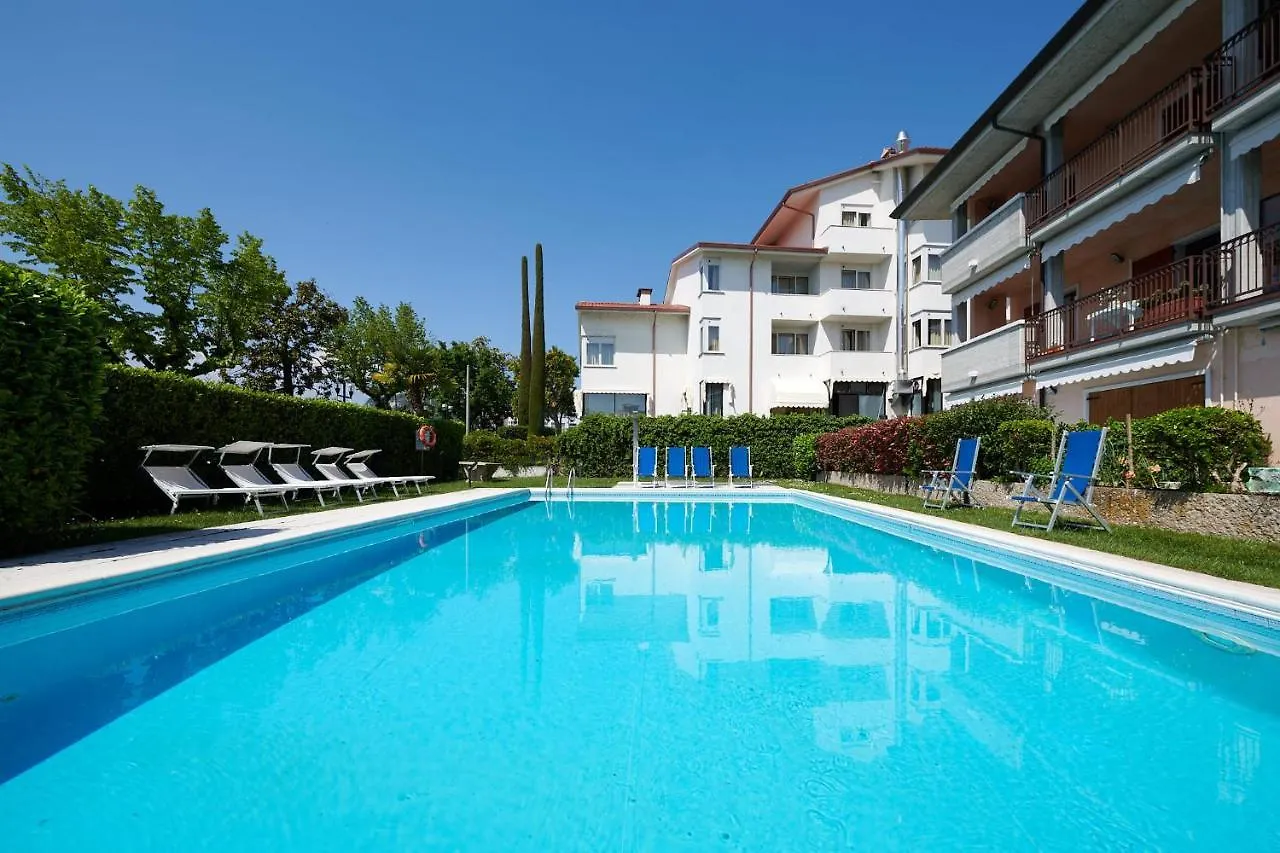 Front Lake Studio With Loft Bed And Pool Bardolino 0*,  Italy