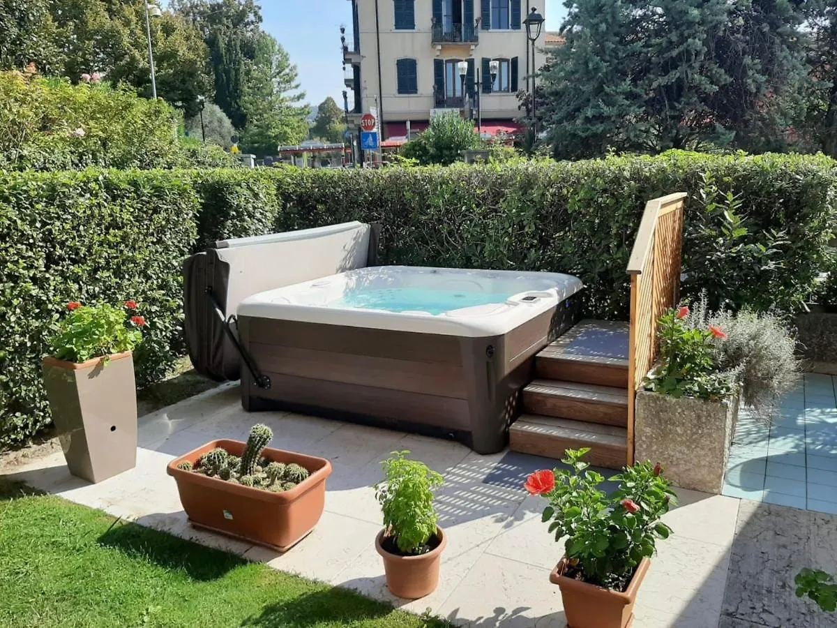 Front Lake Studio With Loft Bed And Pool Bardolino